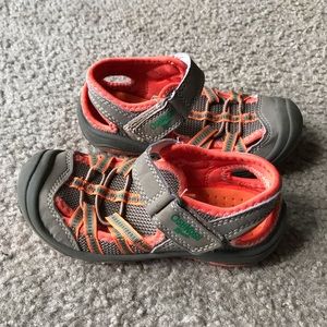 OshkoshB’gosh  kids water Hiking sandals Sz 9